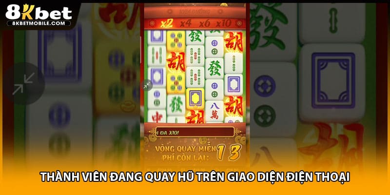 Thành viên đang quay hũ trên giao diện điện thoại